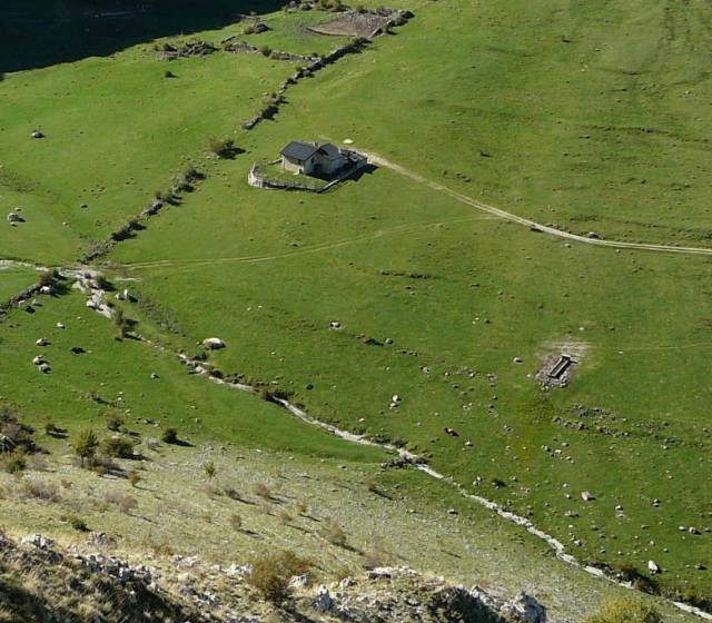 AI CONFINI DEL GRAN SASSO - MONTE CORVO